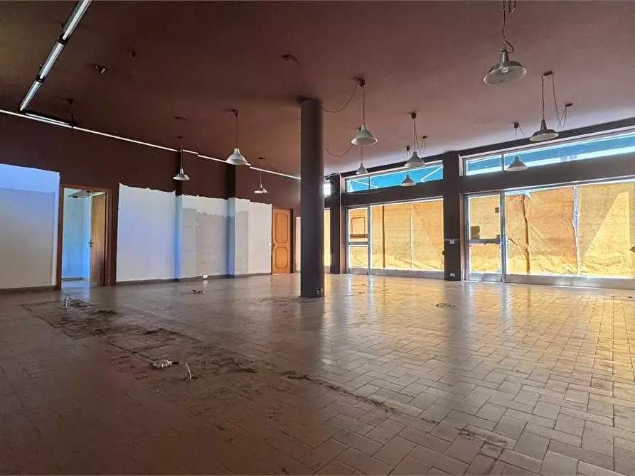 Immagine 3 di Negozio in vendita  in Via Provinciale 17 a Masera