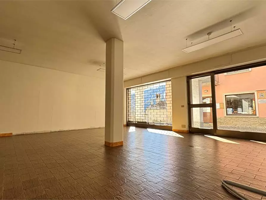 Immagine 1 di Negozio in vendita  in Via Benefattori 2 a Toceno