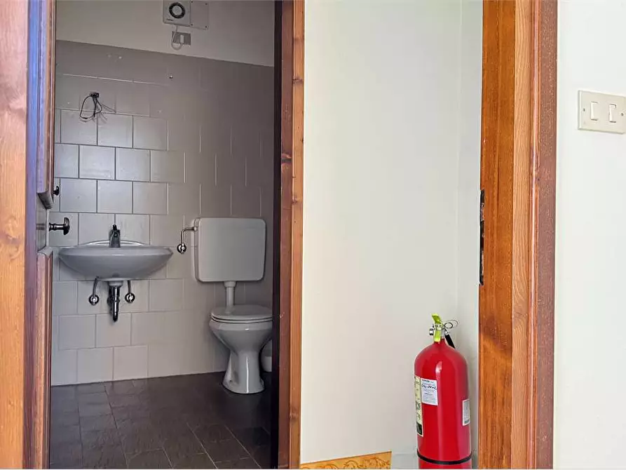 Immagine 4 di Negozio in vendita  in Via Benefattori 2 a Toceno