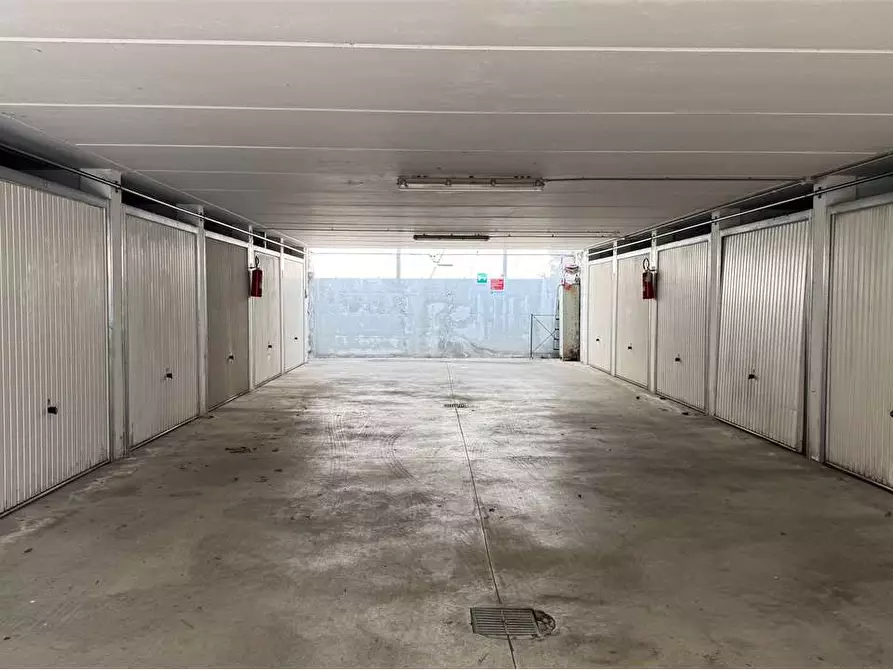 Immagine 1 di Garage in vendita  in Via Largo Partigiani 1 a Domodossola