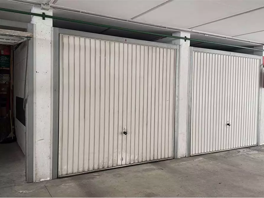 Immagine 2 di Garage in vendita  in Via Largo Partigiani 1 a Domodossola