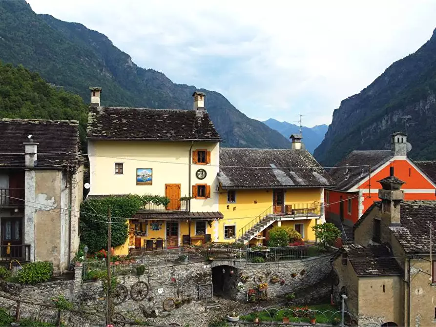 Immagine 1 di Casa indipendente in vendita  in Vicolo Rio Rì 16 a Varzo