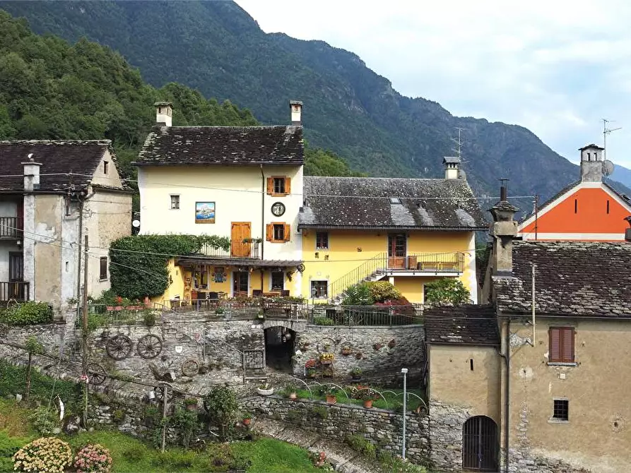 Immagine 2 di Casa indipendente in vendita  in Vicolo Rio Rì 16 a Varzo