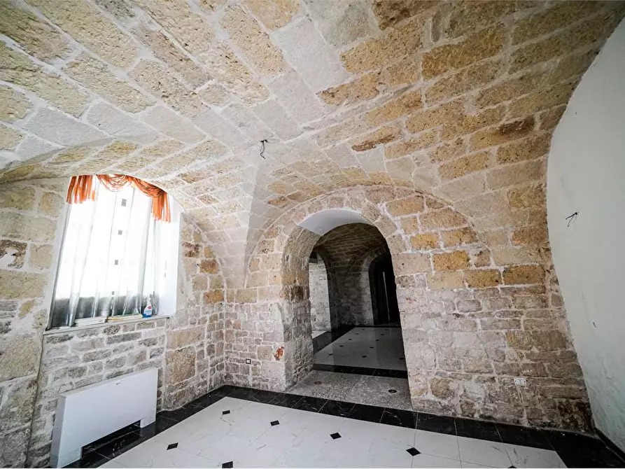 Immagine 12 di Negozio in vendita  in Vico Piazza Garibaldi 2 a Acquaviva Delle Fonti