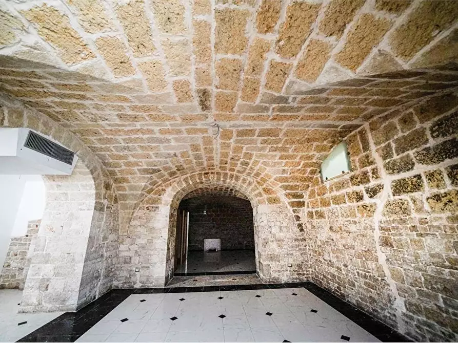 Immagine 13 di Negozio in vendita  in Vico Piazza Garibaldi 2 a Acquaviva Delle Fonti