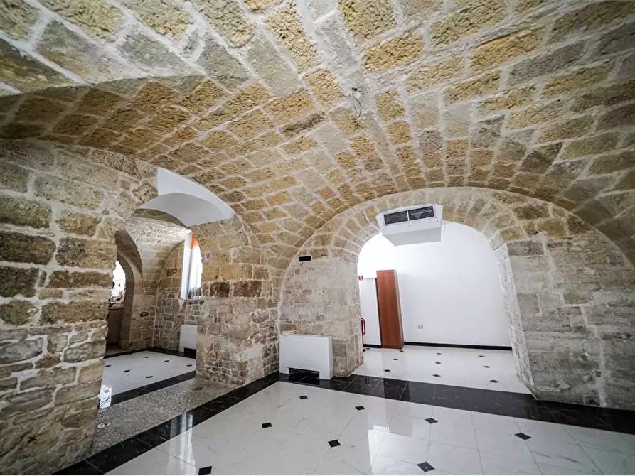 Immagine 16 di Negozio in vendita  in Vico Piazza Garibaldi 2 a Acquaviva Delle Fonti