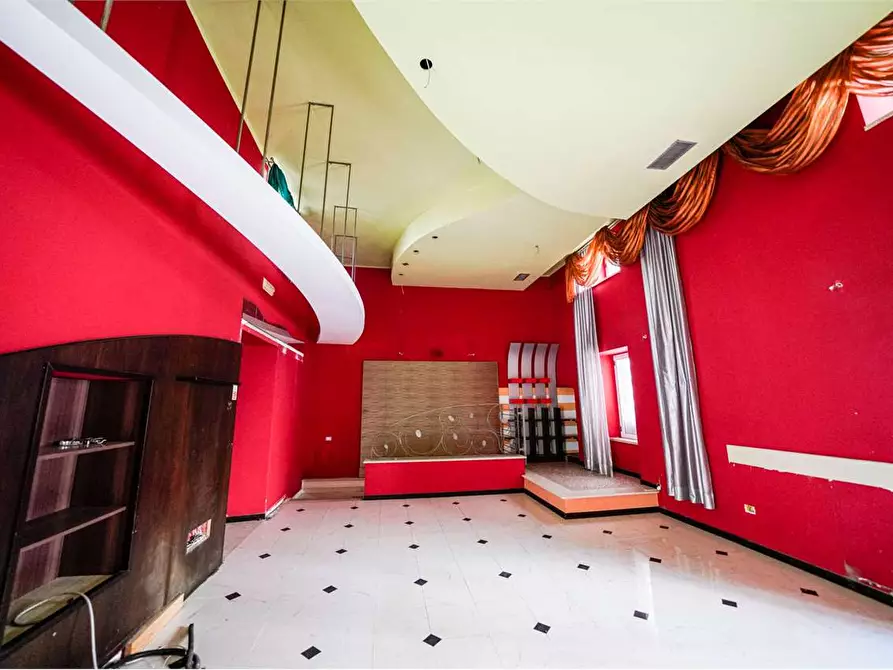 Immagine 9 di Negozio in vendita  in Vico Piazza Garibaldi 2 a Acquaviva Delle Fonti