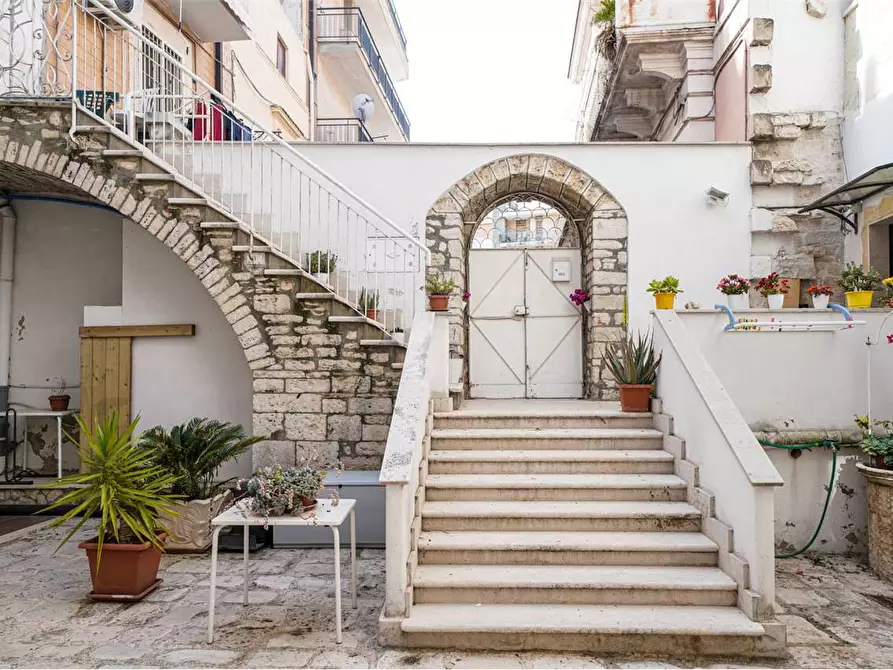 Immagine 2 di Negozio in affitto  in Vico Piazza Garibaldi 2 a Acquaviva Delle Fonti