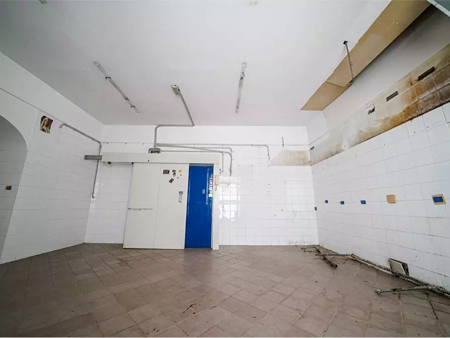 Immagine 5 di Negozio in affitto  in Vico Piazza Garibaldi 2 a Acquaviva Delle Fonti