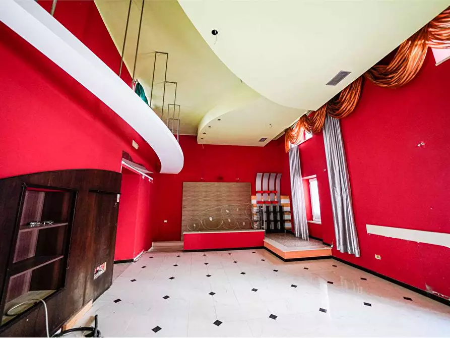 Immagine 9 di Negozio in affitto  in Vico Piazza Garibaldi 2 a Acquaviva Delle Fonti