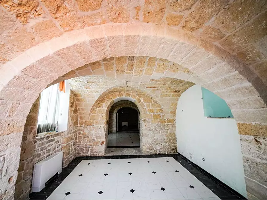 Immagine 10 di Negozio in affitto  in Vico Piazza Garibaldi 2 a Acquaviva Delle Fonti