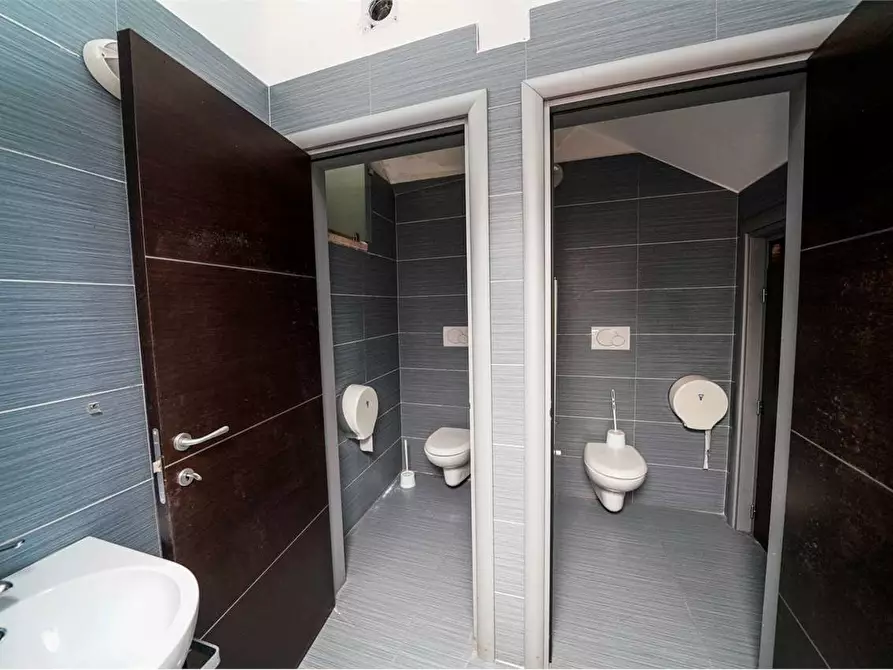 Immagine 18 di Negozio in affitto  in Vico Piazza Garibaldi 2 a Acquaviva Delle Fonti