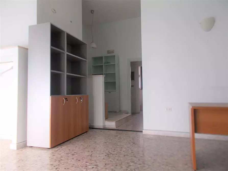 Immagine 7 di Laboratorio in affitto  in Via Marconi 37 a Acquaviva Delle Fonti