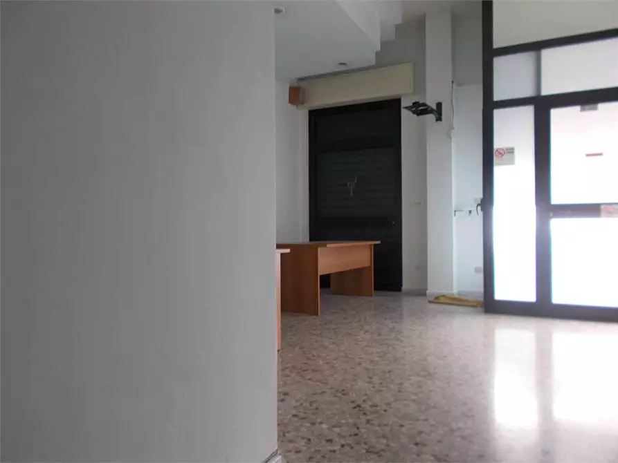 Immagine 10 di Laboratorio in affitto  in Via Marconi 37 a Acquaviva Delle Fonti