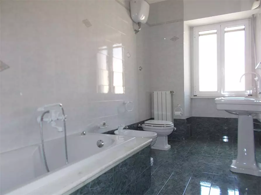 Immagine 19 di Quadrilocale in vendita  in Via San Benedetto 3 a Acquaviva Delle Fonti