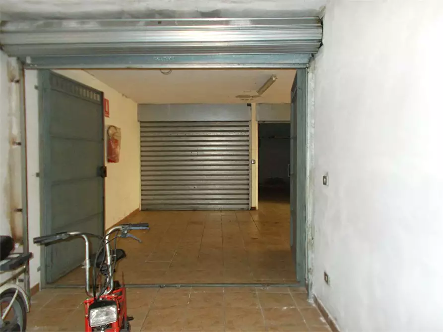 Immagine 7 di Garage in vendita  in Via Salvemini 13 a Acquaviva Delle Fonti