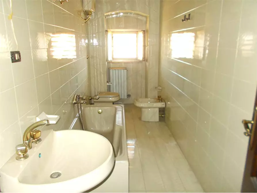 Immagine 15 di Quadrilocale in vendita  in Estramurale San Pietro 88 a Acquaviva Delle Fonti