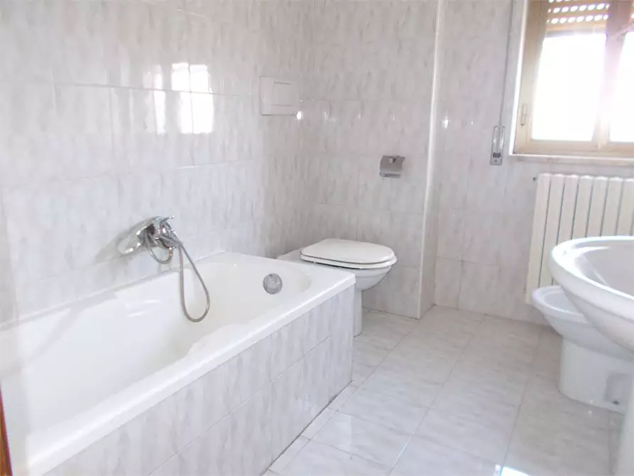 Immagine 13 di Quadrilocale in vendita  in Via  Vitantonio Tria 13 a Acquaviva Delle Fonti