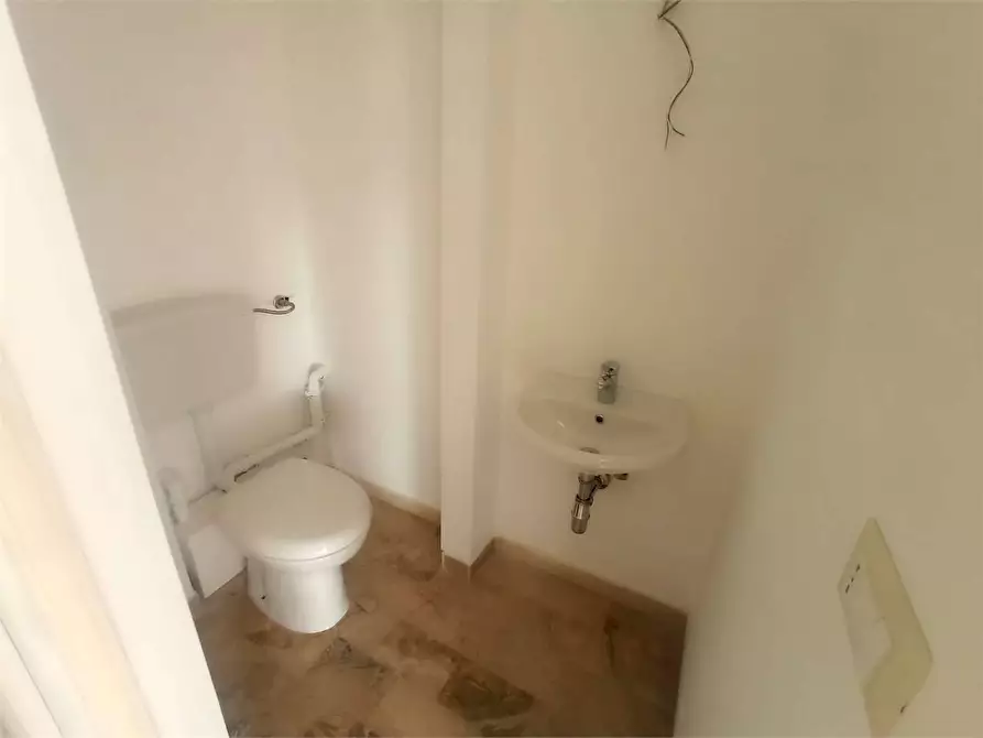 Immagine 6 di Quadrilocale in vendita  in Via  Vitantonio Tria 13 a Acquaviva Delle Fonti