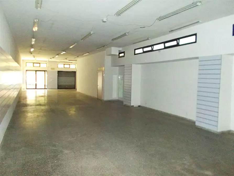 Immagine 3 di Negozio in affitto  in Via Roma 52 a Acquaviva Delle Fonti