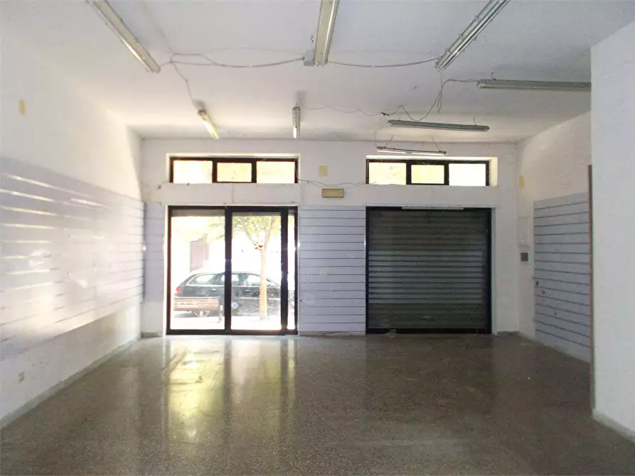 Immagine 5 di Negozio in affitto  in Via Roma 52 a Acquaviva Delle Fonti