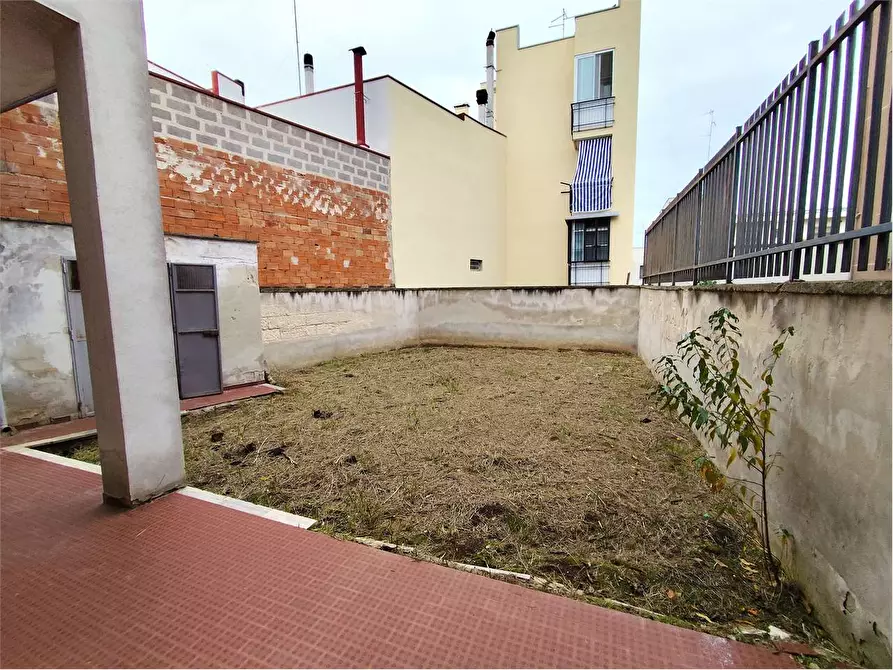 Immagine 20 di Quadrilocale in vendita  in Via Nicola Capozzo 3 a Acquaviva Delle Fonti