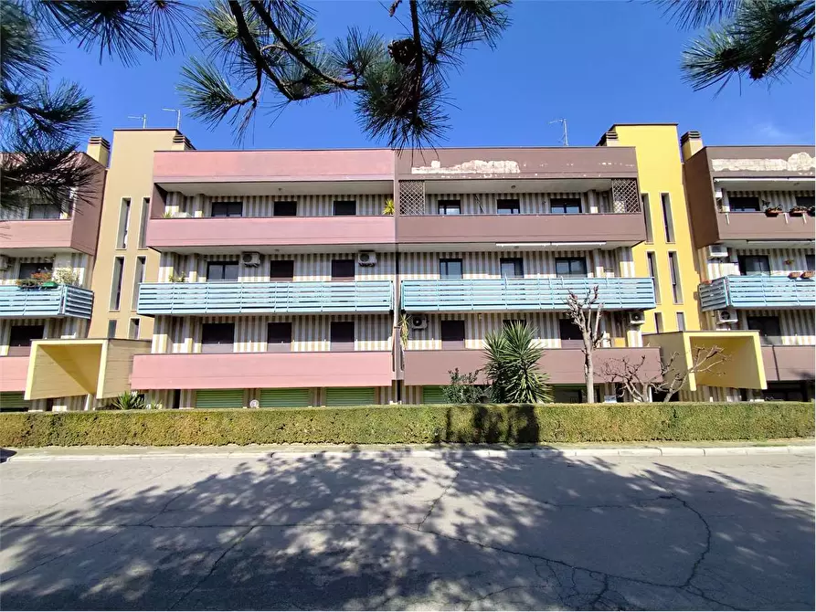 Immagine 1 di Magazzino in affitto  in Via Antonio Meucci 20 a Acquaviva Delle Fonti