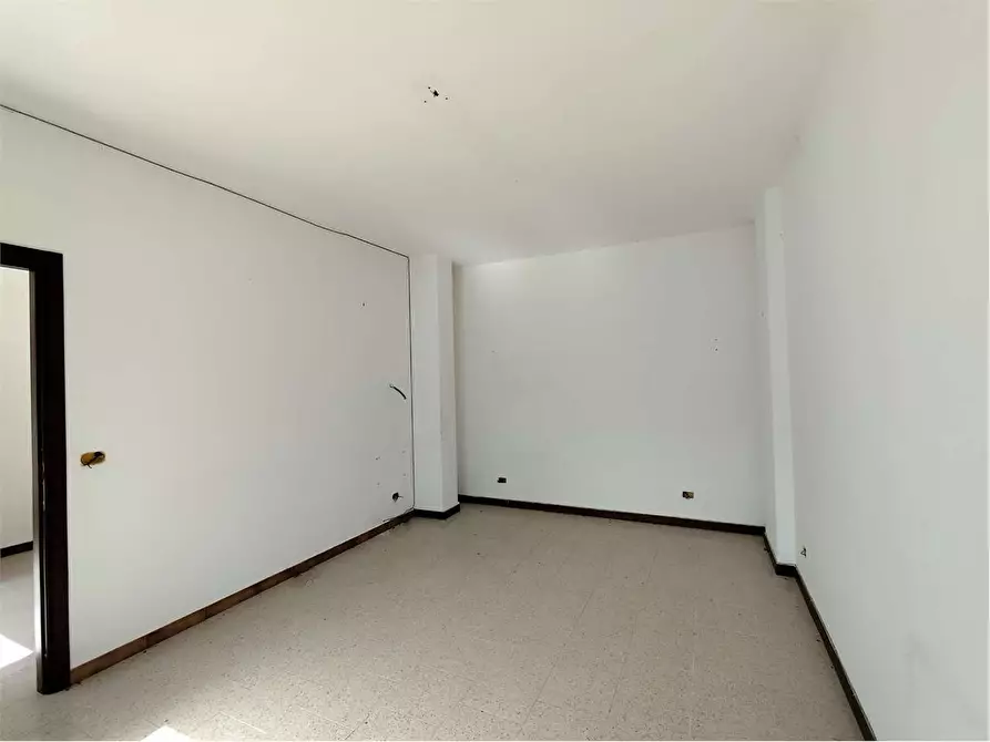 Immagine 7 di Magazzino in affitto  in Via Antonio Meucci 20 a Acquaviva Delle Fonti