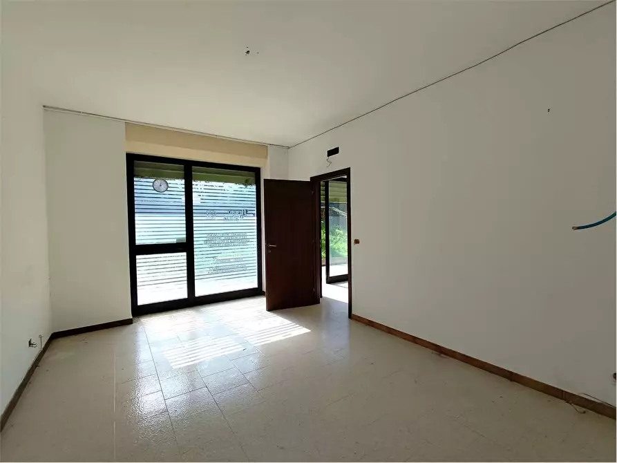 Immagine 4 di Magazzino in affitto  in Via Antonio Meucci 20 a Acquaviva Delle Fonti