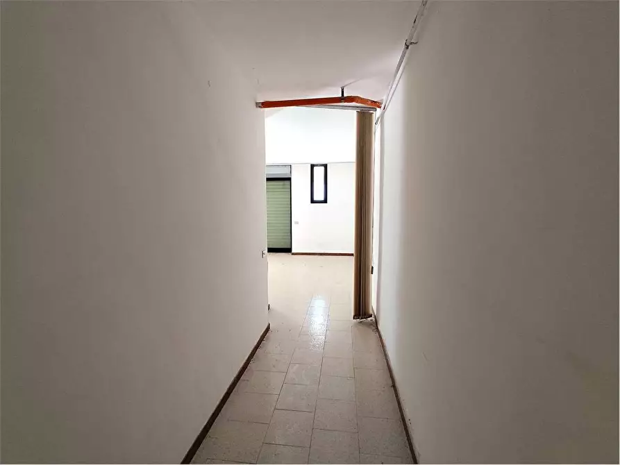 Immagine 6 di Magazzino in affitto  in Via Antonio Meucci 20 a Acquaviva Delle Fonti