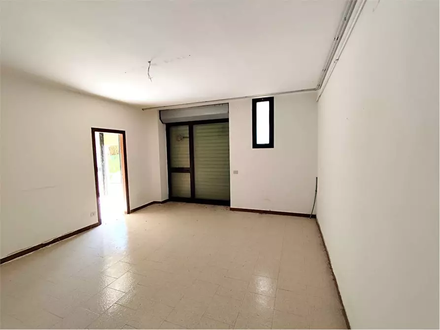 Immagine 9 di Magazzino in affitto  in Via Antonio Meucci 20 a Acquaviva Delle Fonti