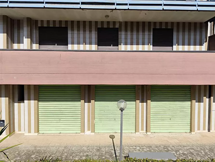 Immagine 5 di Magazzino in affitto  in Via Antonio Meucci 20 a Acquaviva Delle Fonti