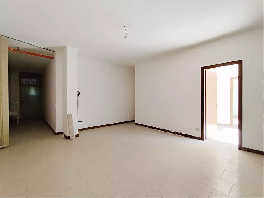 Immagine 8 di Magazzino in affitto  in Via Antonio Meucci 20 a Acquaviva Delle Fonti