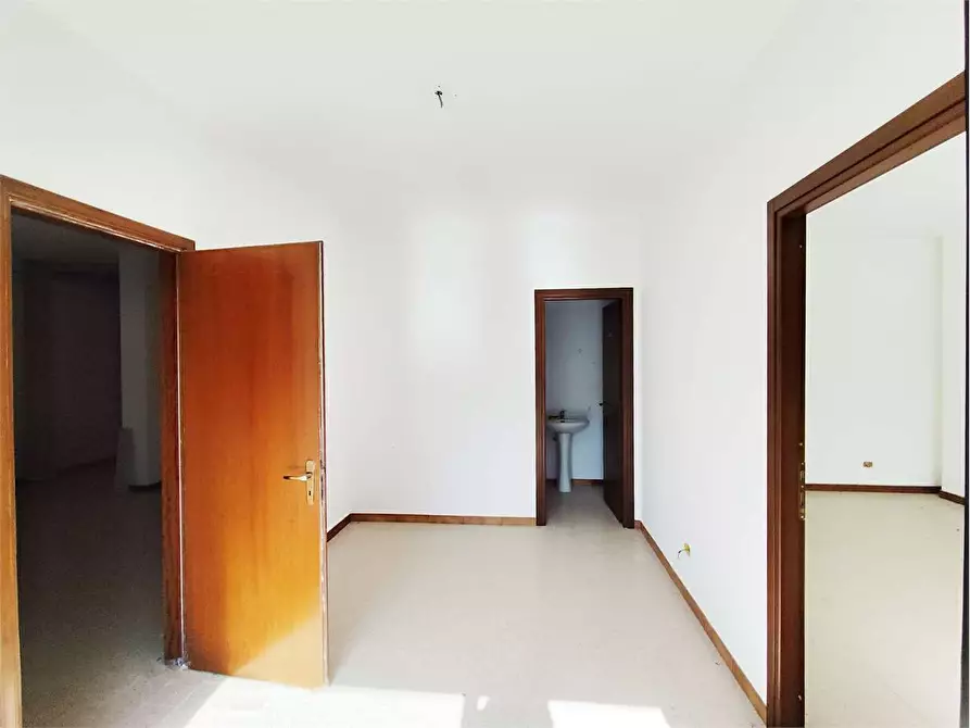 Immagine 2 di Magazzino in affitto  in Via Antonio Meucci 20 a Acquaviva Delle Fonti