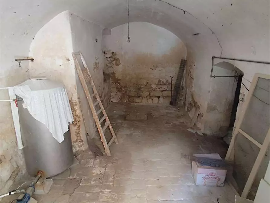 Immagine 6 di Stabile in vendita  in Via Sarra 31 a Acquaviva Delle Fonti