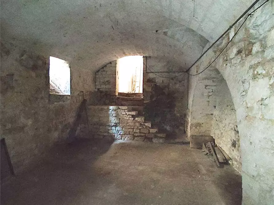 Immagine 8 di Stabile in vendita  in Via Sarra 31 a Acquaviva Delle Fonti