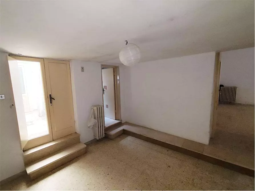 Immagine 11 di Stabile in vendita  in Via Sarra 31 a Acquaviva Delle Fonti