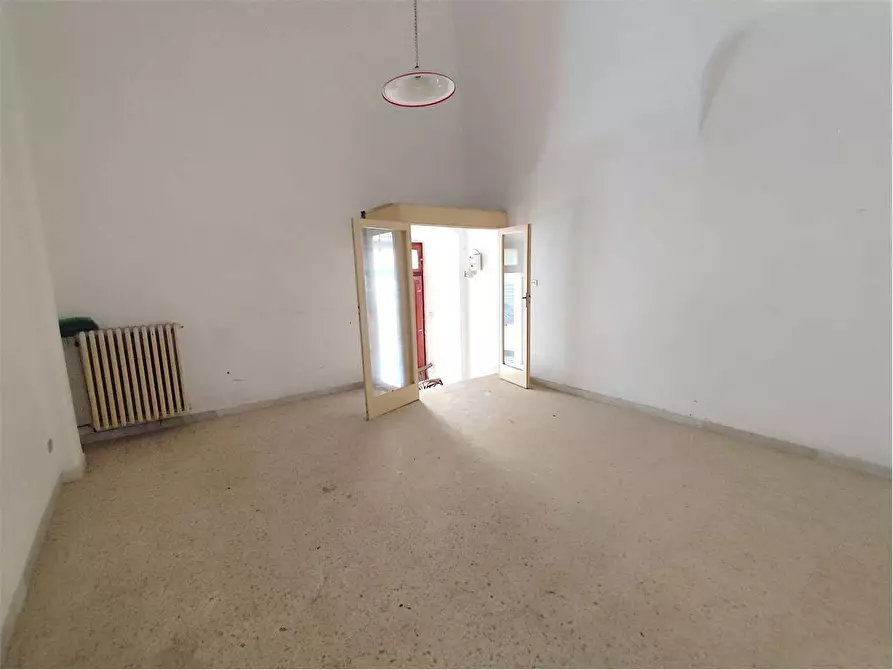 Immagine 10 di Stabile in vendita  in Via Sarra 31 a Acquaviva Delle Fonti