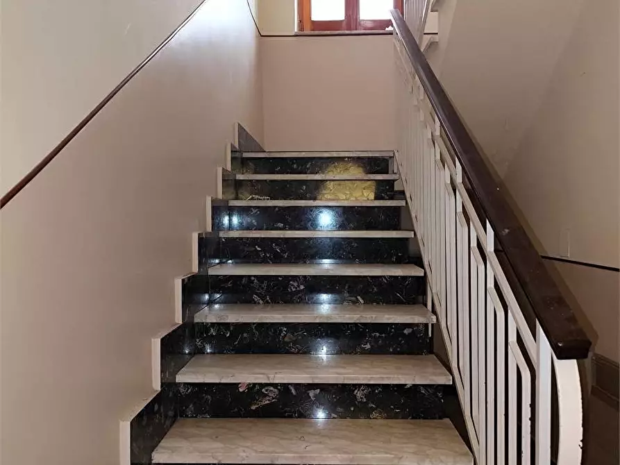 Immagine 13 di Stabile in vendita  in Via Sarra 31 a Acquaviva Delle Fonti