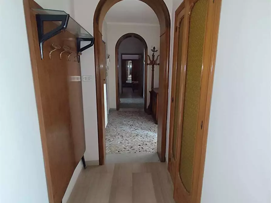 Immagine 14 di Stabile in vendita  in Via Sarra 31 a Acquaviva Delle Fonti