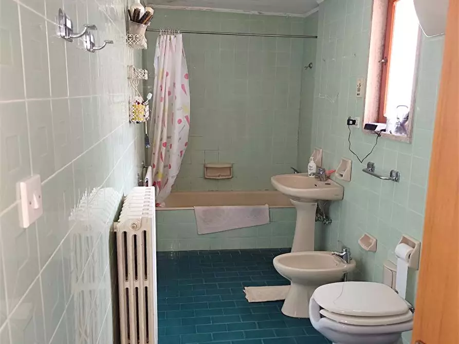 Immagine 17 di Stabile in vendita  in Via Sarra 31 a Acquaviva Delle Fonti