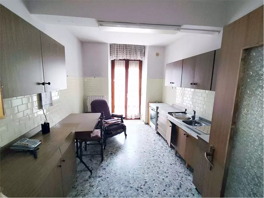 Immagine 15 di Stabile in vendita  in Via Sarra 31 a Acquaviva Delle Fonti