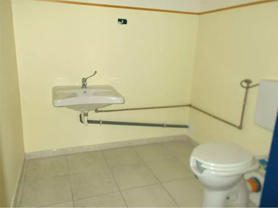 Immagine 7 di Negozio in affitto  in Via Don Cesare Franco 6/L a Acquaviva Delle Fonti