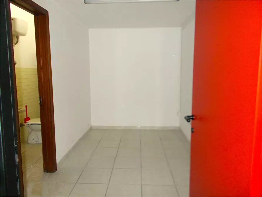 Immagine 9 di Negozio in affitto  in Via Don Cesare Franco 6/L a Acquaviva Delle Fonti