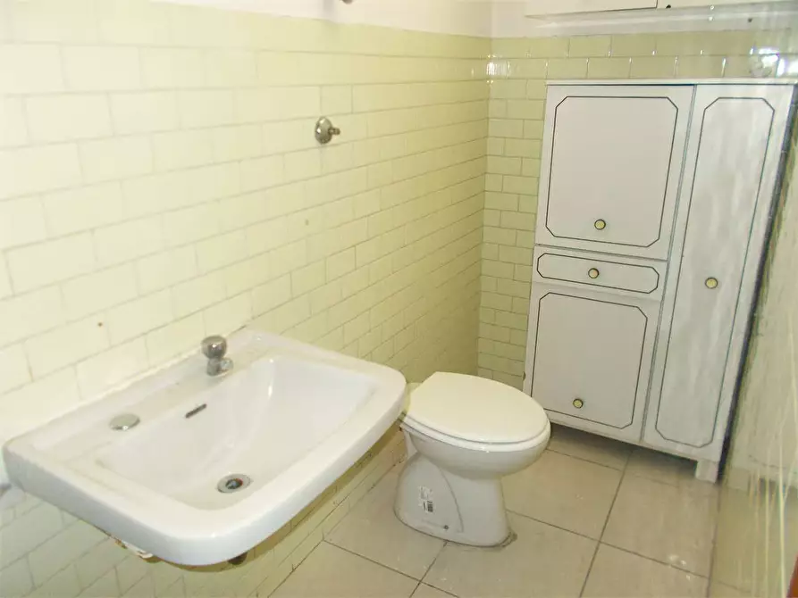 Immagine 10 di Negozio in affitto  in Via Don Cesare Franco 6/L a Acquaviva Delle Fonti