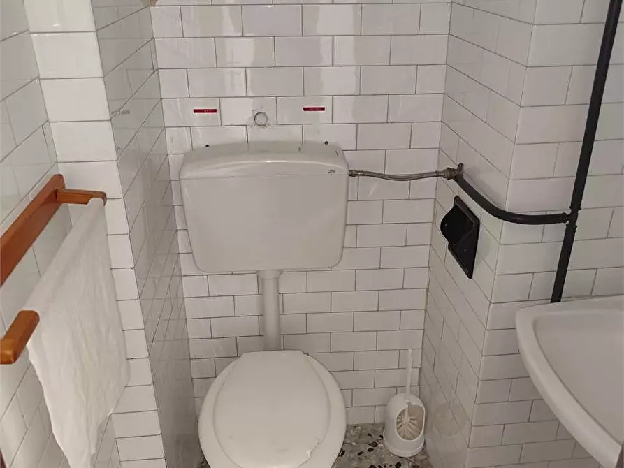 Immagine 7 di Ufficio in affitto  in Via Giuseppe Festa 49 a Acquaviva Delle Fonti