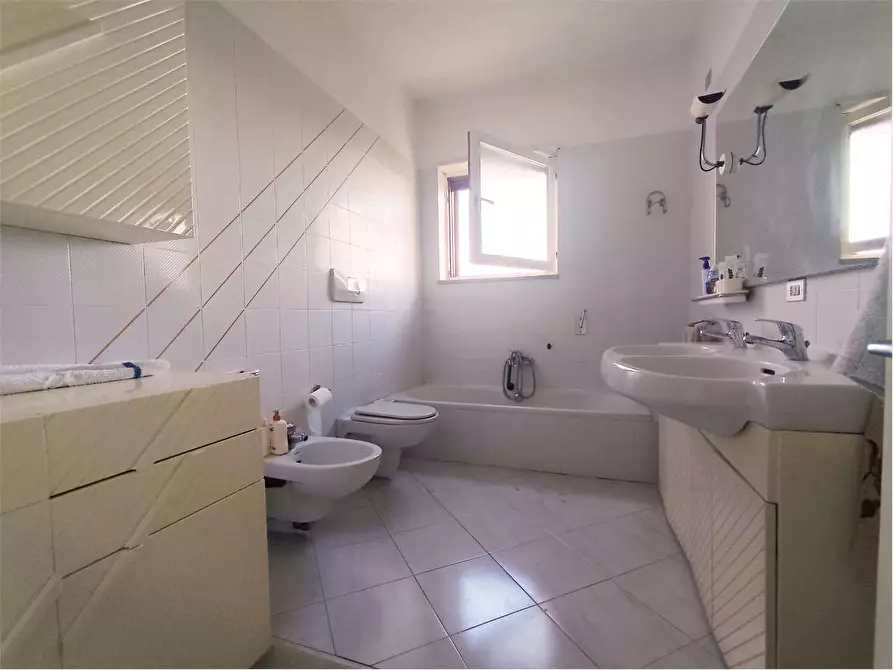 Immagine 15 di Quadrilocale in vendita  in Via Vitantonio Tria 59 a Acquaviva Delle Fonti