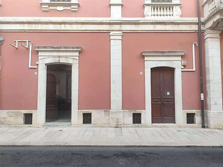 Immagine 2 di Negozio in affitto  in Via Domenico Mele 14 e 16 a Acquaviva Delle Fonti