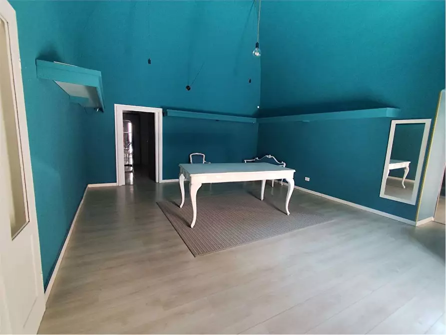 Immagine 9 di Negozio in affitto  in Via Domenico Mele 14 e 16 a Acquaviva Delle Fonti