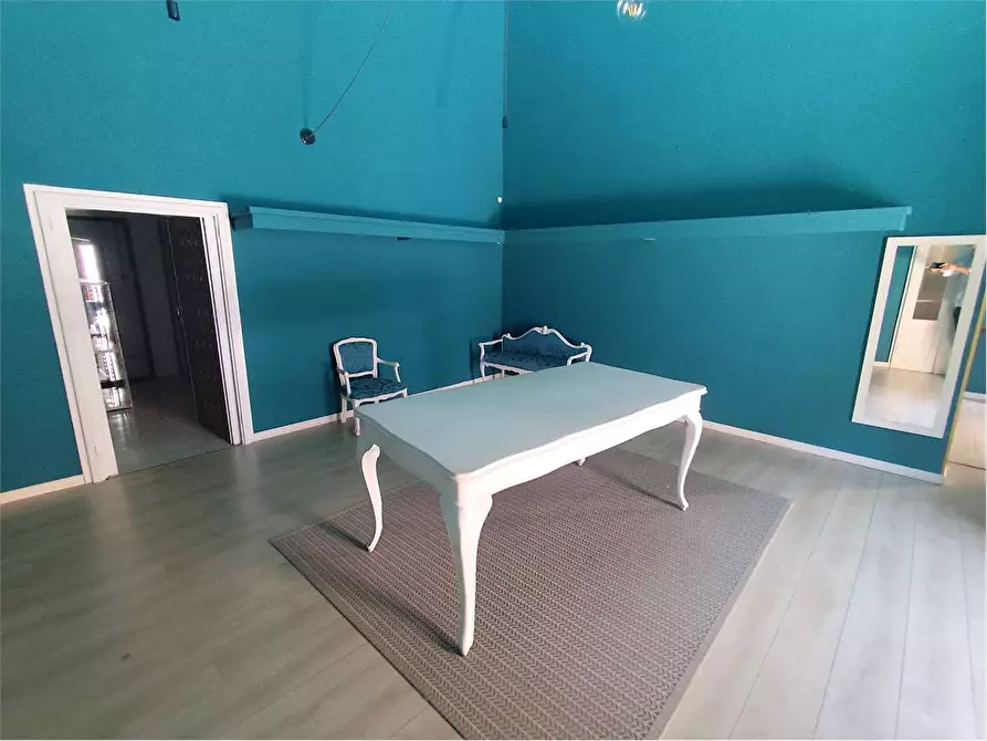 Immagine 10 di Negozio in affitto  in Via Domenico Mele 14 e 16 a Acquaviva Delle Fonti